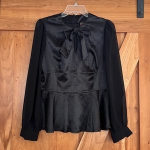 Excellent used condition. Never worn black top. Size medium